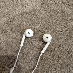 Apple White Earbud Headphones